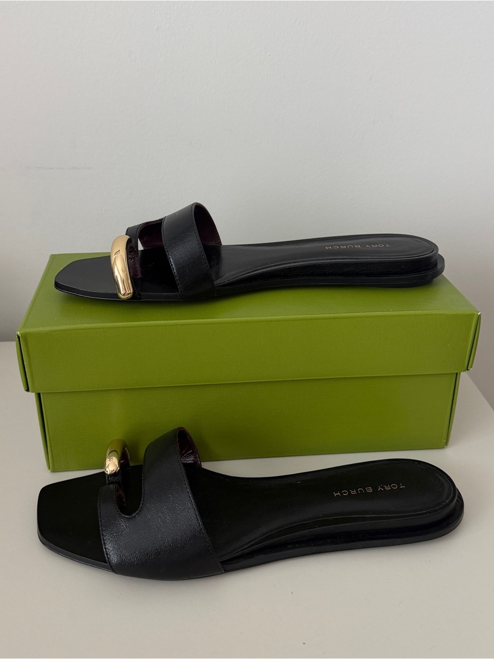 Tory Burch
Pierced Leather Toe Ring Flat Sandals